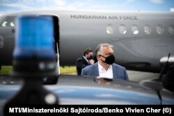 Orbán Viktor megérkezik a brüsszeli repülőtérre 2021. május 24-én