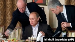 Президент России Владимир Путин и бизнесмен Евгений Пригожин (архивное фото)
