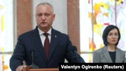 Preşedintele Igor Dodon şi ex-prim-ministra Maia Sandu. 11 iunie 2019