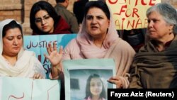 Зайнап Ансаринин зордукталып өлтүрүлүшүн айыптаган акция, Пешавар, 11-январь, 2018-жыл.