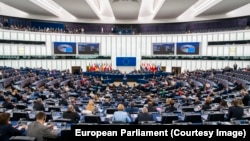 În rezoluția Parlamentului European, aleșii își declară susținerea pentru calea europeană a Moldovei și promit să ajute țara să combată dezinformarea rusească.