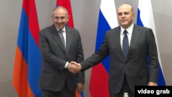 სომხეთის პრემიერ-მინისტრი ნიკოლ ფაშინიანი რუსეთის პრემიერ-მინისტრ მიხაილ მიშუსტინს(მარჯვნივ) რუსეთში შეხვდა 2025 წლის ივლისშიც