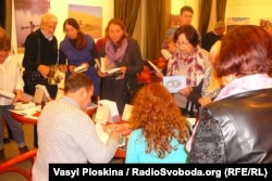 Під час зустрічі Мирослава Дочинця з читачами в Будапешті