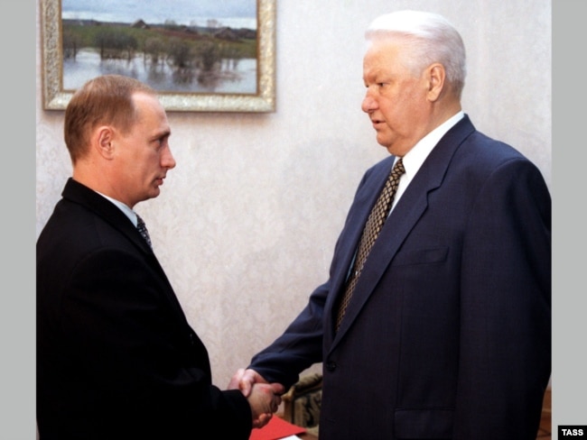Володимир Путін (ліворуч) і Борис Єльцин, 1998 рік