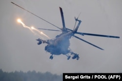 A Belarusian military helicopter flies during the Zapad military exercises near the town of Ruzhany, some 235 km southwest of Minsk, on September 17.