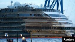 Anija Costa Concordia e bllokuar në ishullin Giglio 
