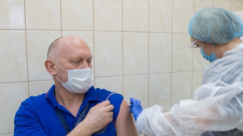 Русија одобри вакцинирање на постари лица 