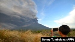 Во время извержения вулкана Агунг, Бали, 2017 год