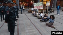 Armenia - Founding Parliament activists demonstrate in Yerevan, 29 April, 2015.