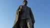 Мирзияев возвращает памятник генералу Рахимову на место
