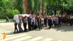 Mourners Bury Man Killed On East Ukraine Referendum Day