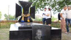 Надмогильний пам’ятник Євгена Коновальця перевезли у рідне село засновника ОУН Зашків, що на Львівщині 