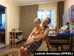 Светлана Оболенская с младшей Аней