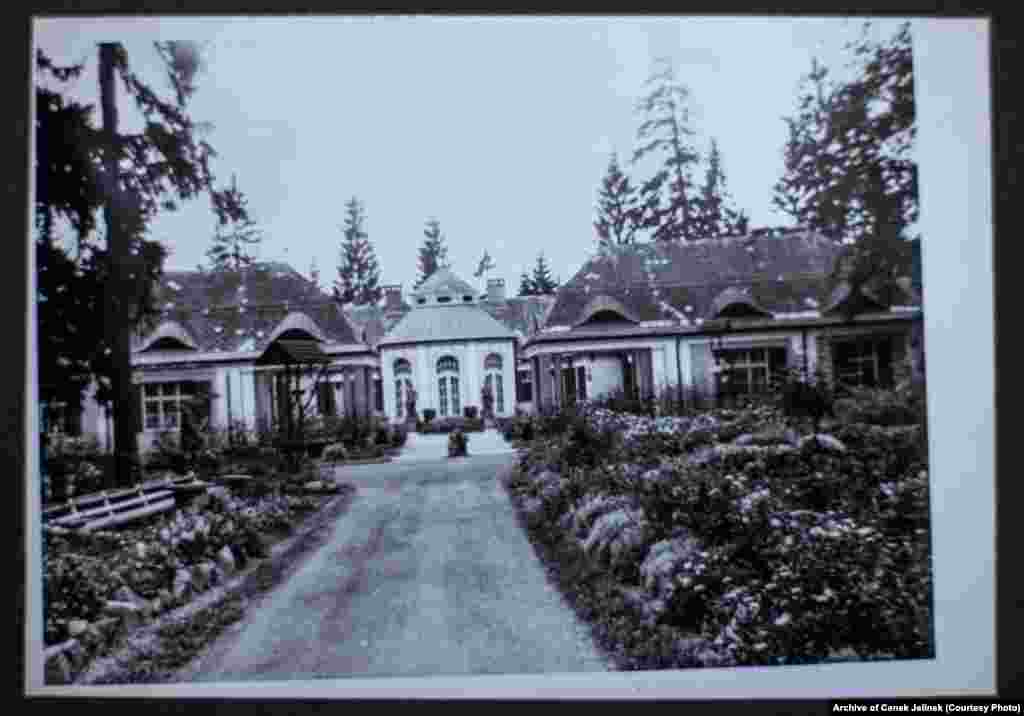 The Favorit Chateau in 1978-79