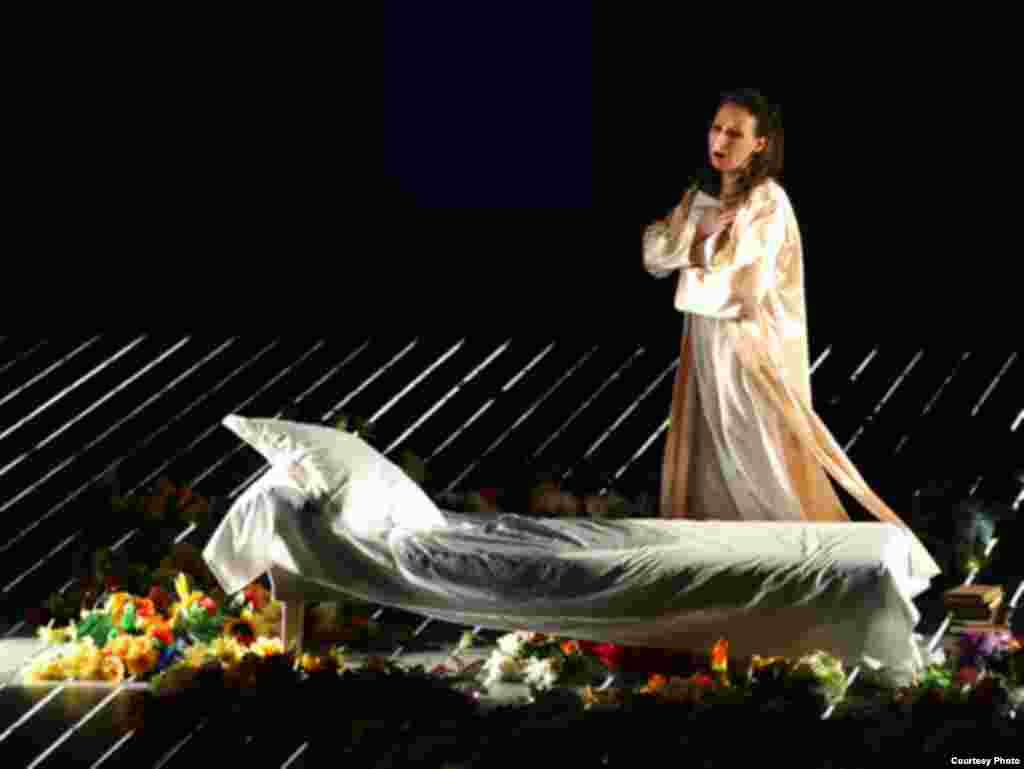Tatiana (Wioletta Chodowicz) - Evgeny Onegin, A. Serban, Narodni Divadlo, Mar2009