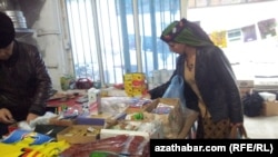 Mary. Buluç azlygynyň wekili söwda edýär. Bezeg suraty