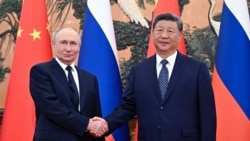 Президент России Владимир Путин и лидер Китая Си Цзиньпин перед переговорами в Пекине, сентябрь 2025 года