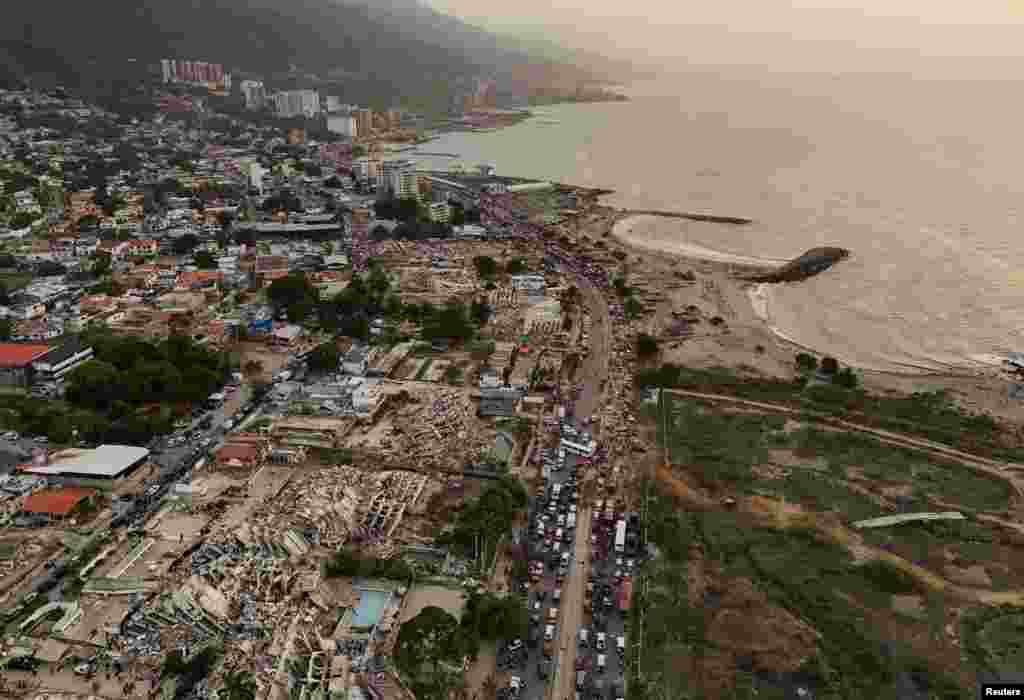 Vedere aeriană asupra distrugerilor în La Guaira. 