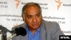 Qulu Məhərrəmli AzadlıqRadiosunun studiyasında