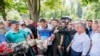 Vladimir Plahotniuc înainte ca oamenii săi din Partidul Democrat să arunce curcanul decapitat peste gardul președinției