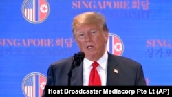 Президент США Дональд Трамп під час підсумкової прес-конференції за результатами саміту з КНДР, 12 червня 2018 року