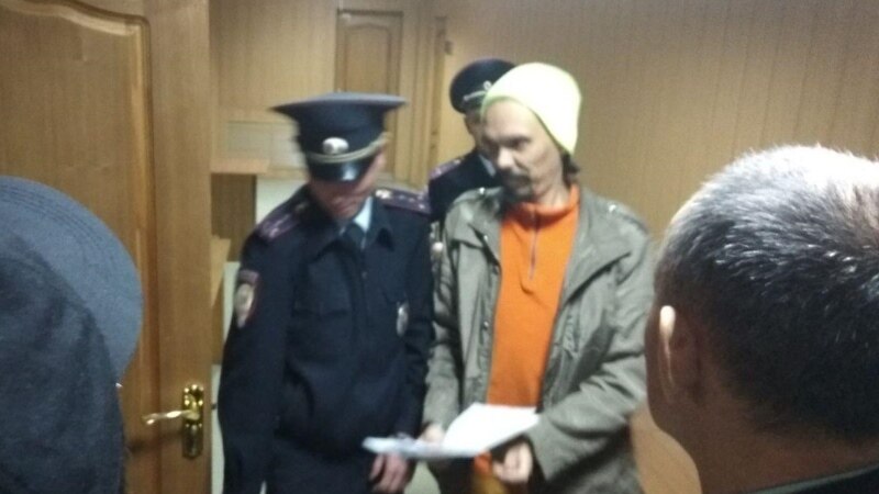 Блогера Константина Ишутова освободили из-под стражи, но запретили пользоваться интернетом и гулять ночью 