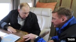 Владимир Путин и губернатор Курской области Роман Старовойт, архивное фото
