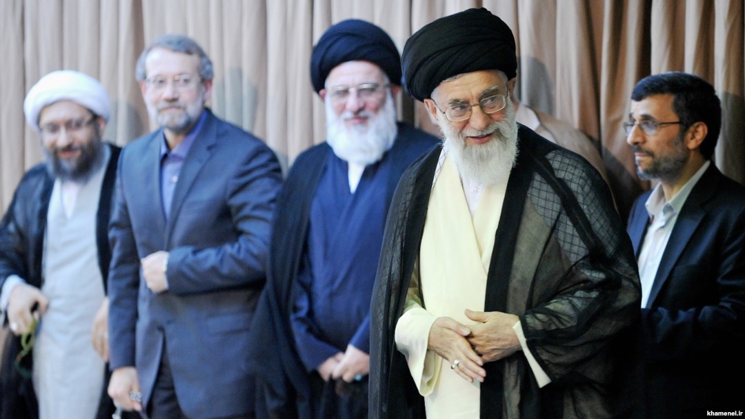 اختلافات فزاینده محمود احمدی‌نژاد با مجلس تحت مدیریت علی لاریجانی، علت تشکیل هیئت عالی حل اختلاف از سوی آیت‌الله خامنه‌ای بود 