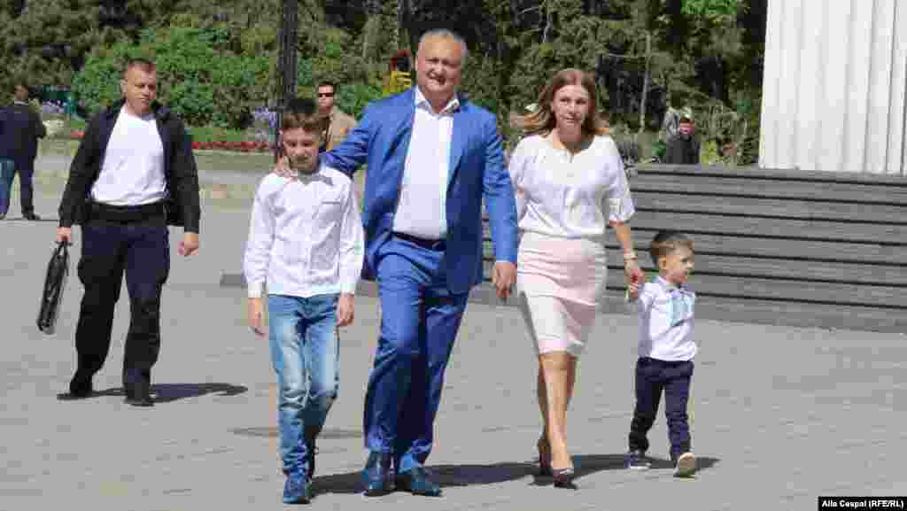 Președintele Igor Dodon cu familia.