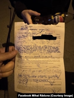 Amenda primită de Marian Rădună joi seară, 30 octombrie 2025, la evenimentul de comemorare a victimelor de la Colectiv.