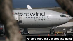 Avion na aerodromu u Karakasu