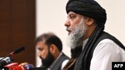 د طالبانو د حکومت د سوداګرۍ چارو وزیر په نوي دلي کې خبري غونډې ته وینا کوي - د نومبر ۲۴مې انځور.