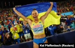Марина Бех-Романчук святкує перемогу на чемпіонаті Європи з легкої атлетики-2022 у потрійному стрибку