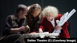 Фрагмент спектакля театра "Дайлес" с Чулпан Хаматовой