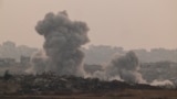 În imagine, fum rezultat după o explozie din Gaza, văzut de pe teritoriul israelian, din apropierea graniţei. Fotografie cu caracter ilustrativ.