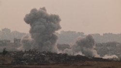 În imagine, fum rezultat după o explozie din Gaza, văzut de pe teritoriul israelian, din apropierea graniţei. Fotografie cu caracter ilustrativ.