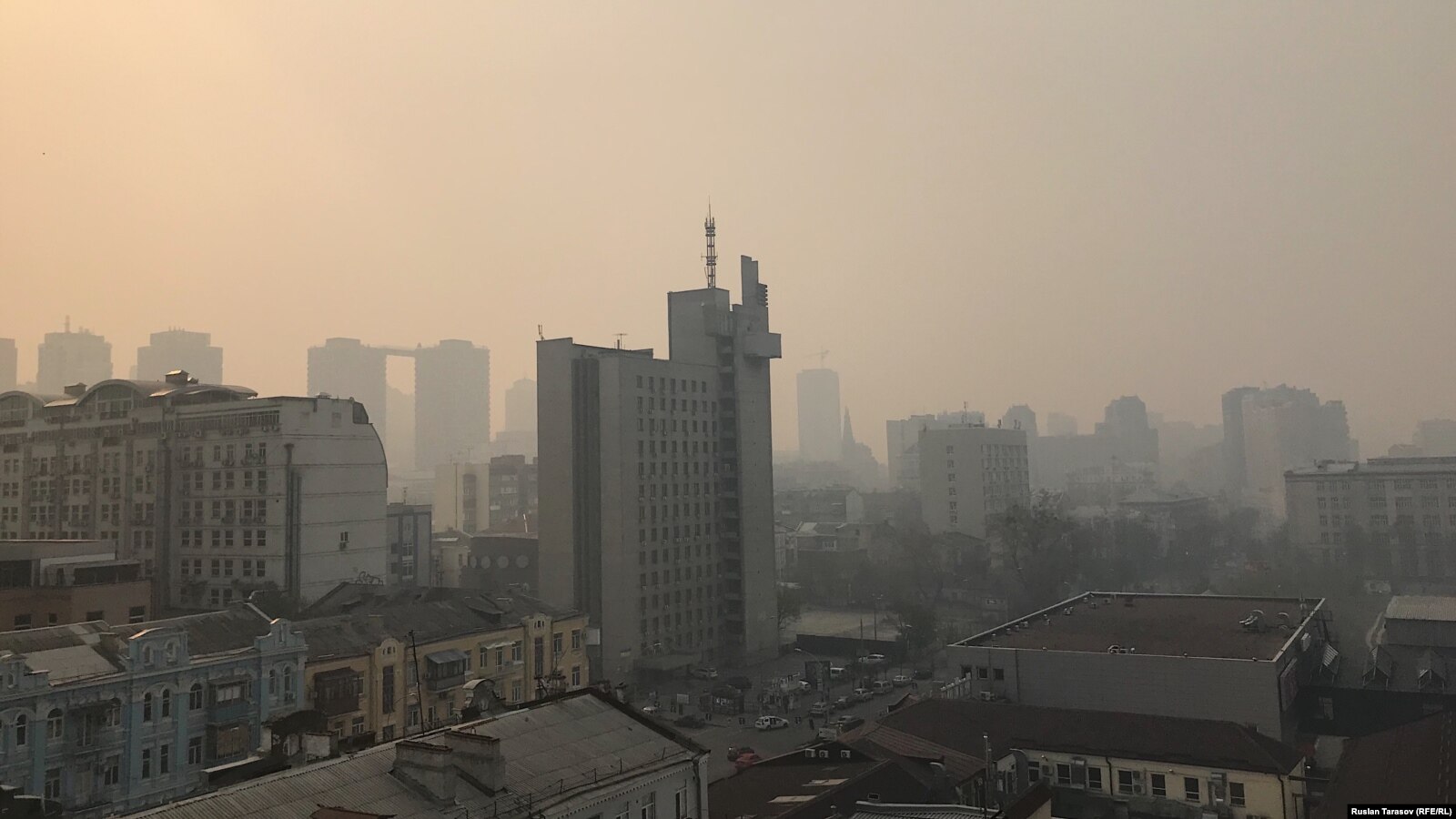 У Києві забруднення повітря в п'ять разів перевищує норму – КМДА. Читайте  на UKR.NET