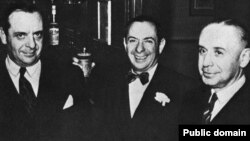 Братья Хаммер (слева направо) Арманд, Виктор, Гарри. 1951. 