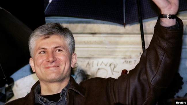 Martić, kako su mahom ocenila novinarska udruženja, pokušava da krivicu za atentat na Slavka Ćuruviju posmrtno svali na Zorana Đinđića