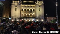 Protest pred zgradom Narodnog pozorišta, Beograd, Srbija, 3. oktobar 2025. 