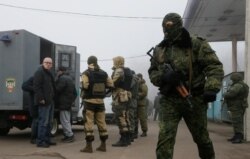 Украина билігімен тұтқын алмасуға дайындалып жатқан ресейшіл сепаратистер.