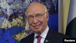 د پاکستان د بهرنيو چارو سلاکار سرتاج عزيز