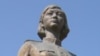 Ақтөбе қаласында батыр қыз Әлия Молдағұловаға қойылған ескерткіш. Суретті түсірген - Анастасия Зюзина. Мамыр, 2010 жыл.