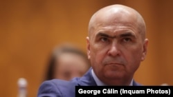 Împotriva guvernului condus de Ilie Bolojan au fost depuse nu mai puțin de patru moțiuni de cenzură, pentru patru din cele cinci legi pe care Executivul și-a asumat răspunderea în fața Parlamentului. 