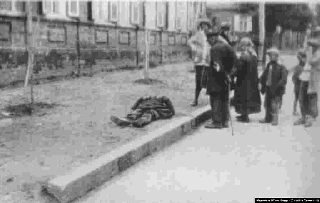 The corpses of the starved in the streets of Kharkiv arouse sympathy at first.