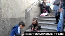 Согласно данным Детского фонда ООН, в Грузии около 77 тысяч детей живут в крайней нищете