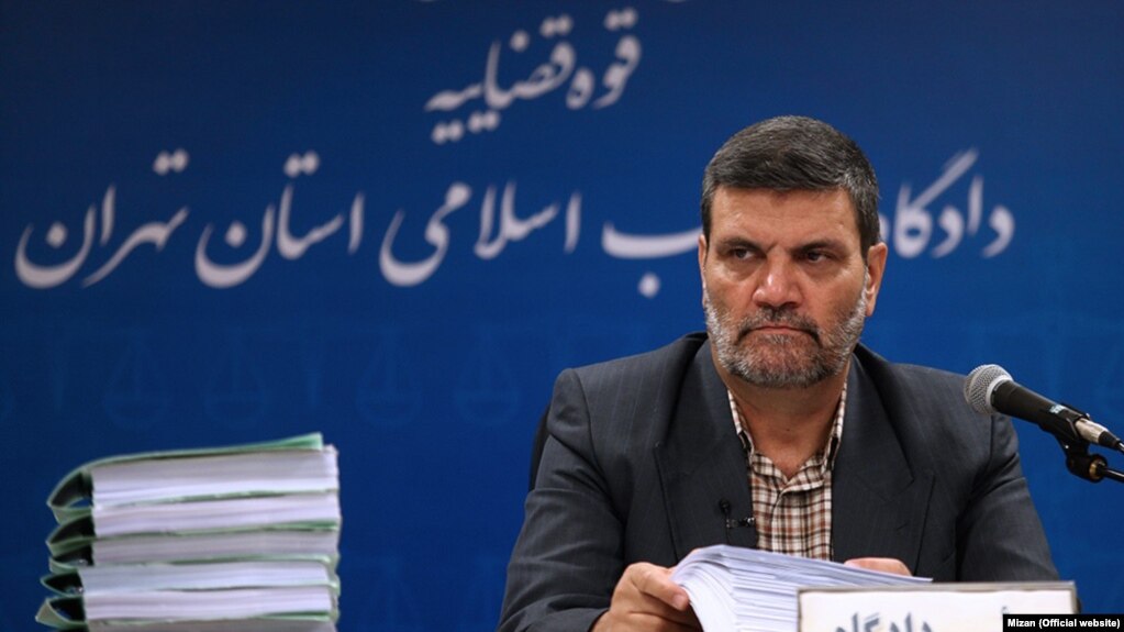 ابوالقاسم صلواتی کار قضاوت در بسیاری از پرونده‌های حقوق بشری چند سال اخیر را بر عهده داشته است 