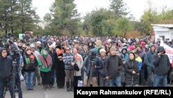 Hundreds of people came out on the streets of the Kyrgyz capital to demand fair elections ahead of a presidential vote next month. 