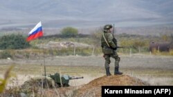 Патруль российских миротворцев в Нагорном Карабахе.
