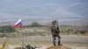 Ruski mirovnjak patrolira na kontrolnom punktu izvan Askerana, 20. novembar, 2020. 